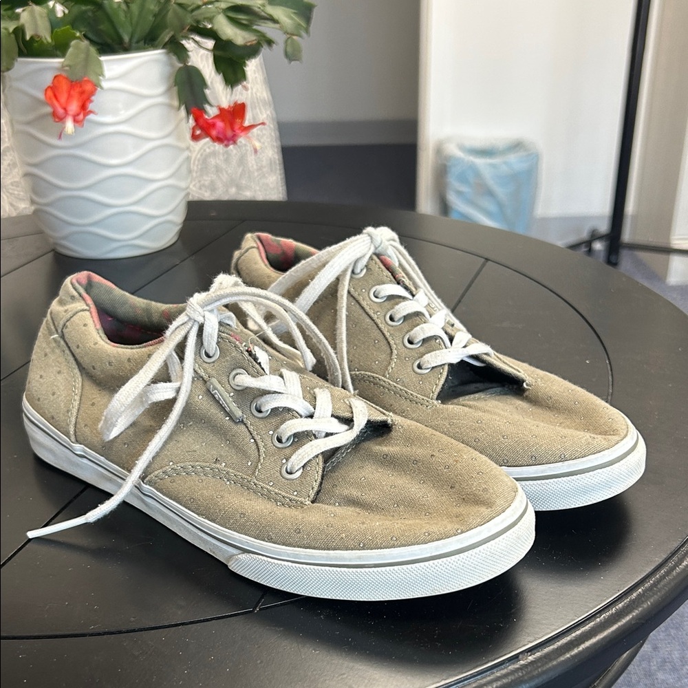 Vans women’s polka dot khaki Low-Top Canvas Sneakers in Tan 6.5